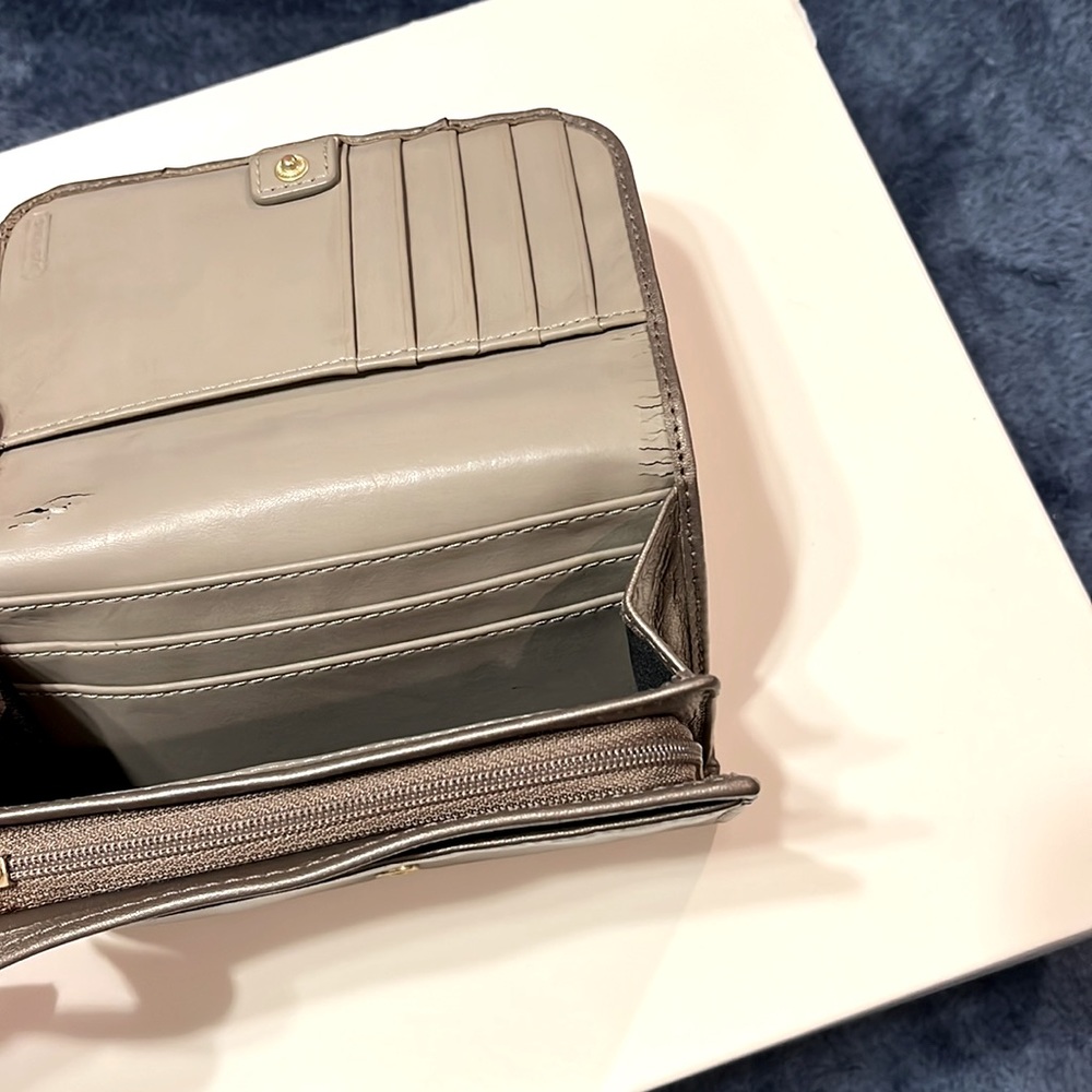 Coach Wallet. - Picture 3 of 4